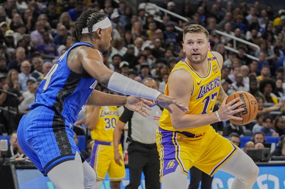 篮球赛场上 篮球赛场上