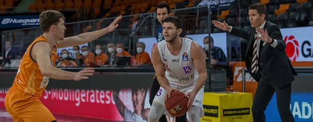 轻且缺乏经 轻且缺乏经